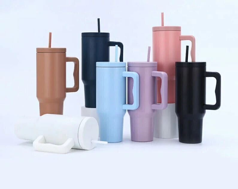 captura-de-tela-2024-08-22-150211-9abac5028128db8cfa17334081297778-1024-1024 Copo Térmico Quencher com Canudo 1200ml BM-P1635 – Estilo e Conservação Térmica - Imagem 1