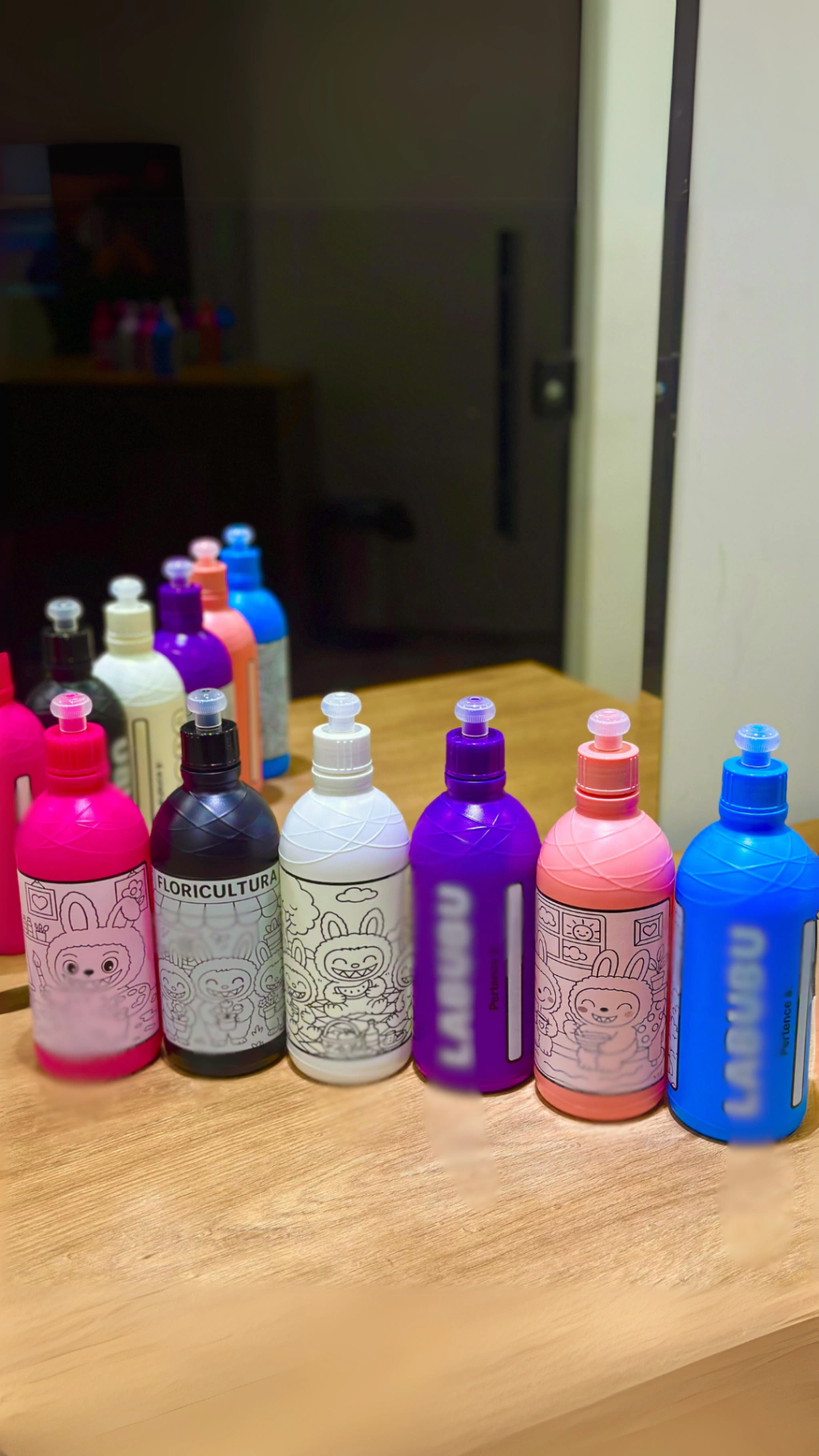 lasertech-68-a956adcd8e7610813e17492116200880-1024-1024 Garrafa para Colorir Lafufu – Criatividade e Diversão para Crianças - Imagem 1